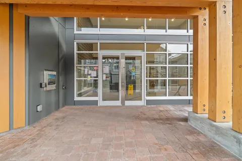 Coastal Living with Your Own Patio ? Ground-Floor One Bedroom + Den, photo 3