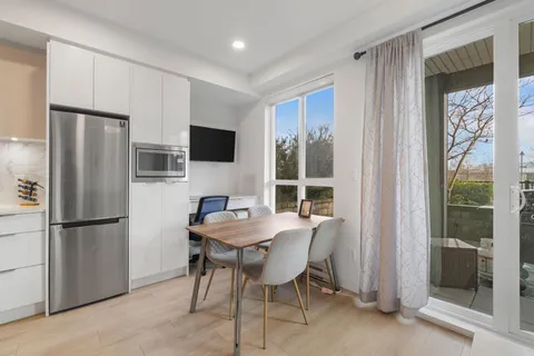 Coastal Living with Your Own Patio ? Ground-Floor One Bedroom + Den, photo 4