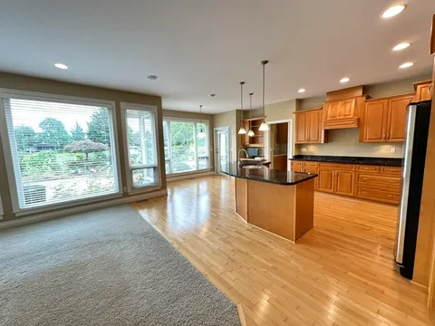 Luxury 5 Bed and 5 Bath Gorgeous Golf-View Whole House for Rent, photo 4